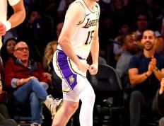 世俱杯直播-马刺队球员间传球流畅战绩持续上升