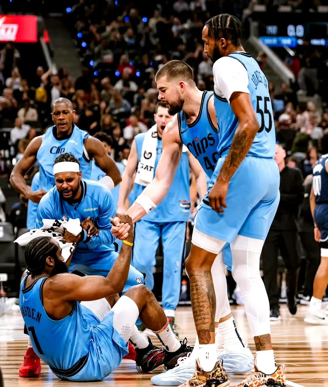 世俱杯直播-快船主场负于勇士，遭遇一连败的简单介绍