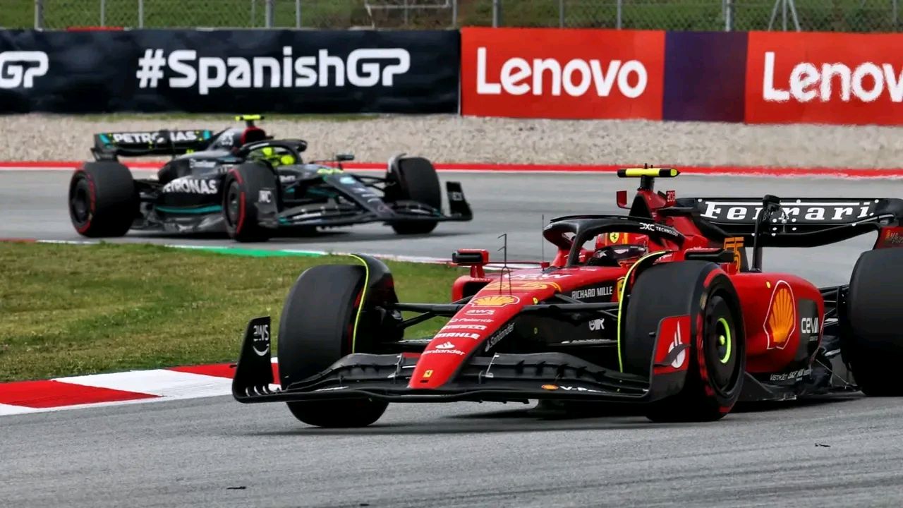 世俱杯分组-雷诺车队碾压红牛车队，塞恩斯统治全场