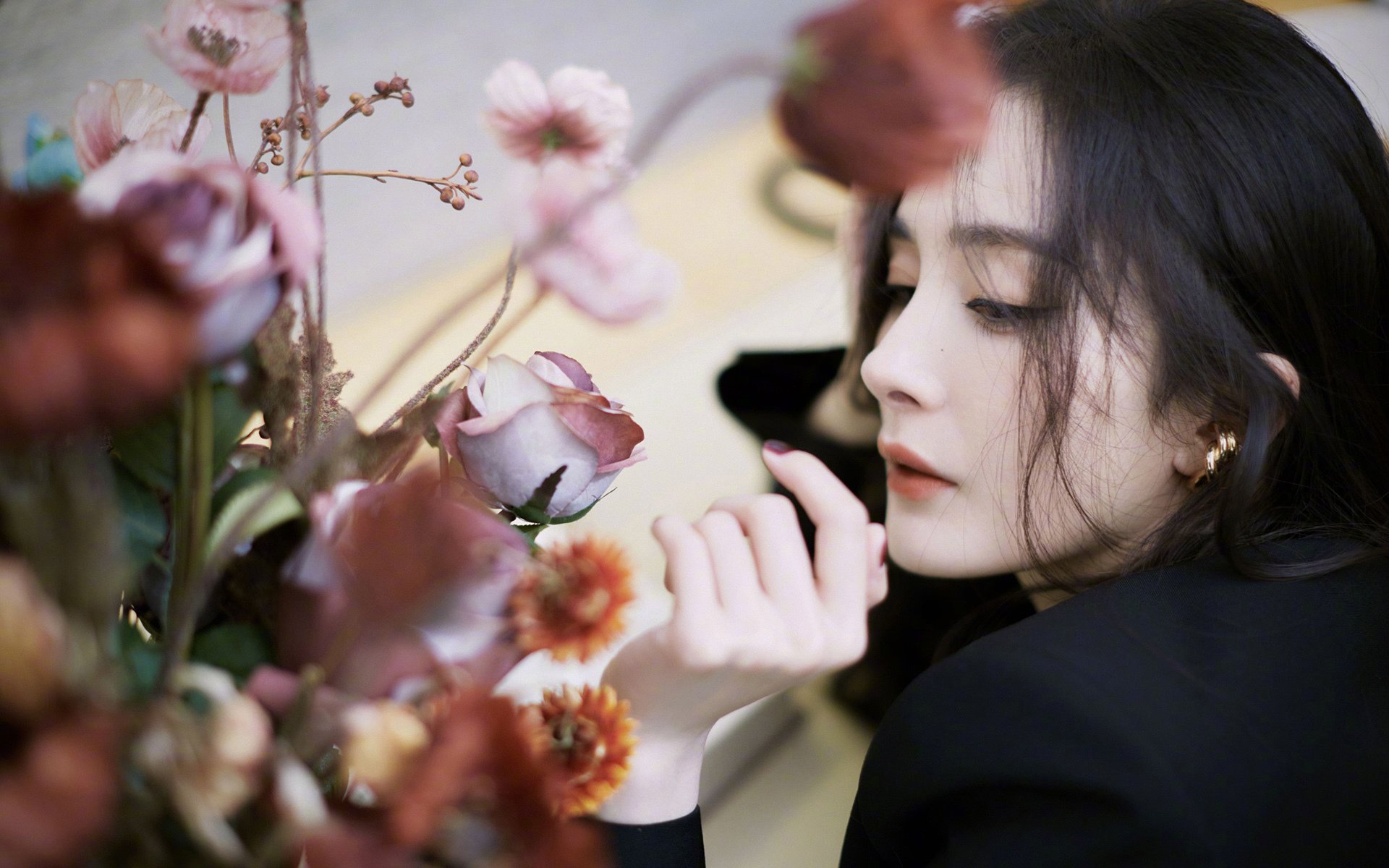 世俱杯参赛资格-欧冠决赛焦点战再现,威尔士全面压制南非,橄榄球巅峰对决震撼世界